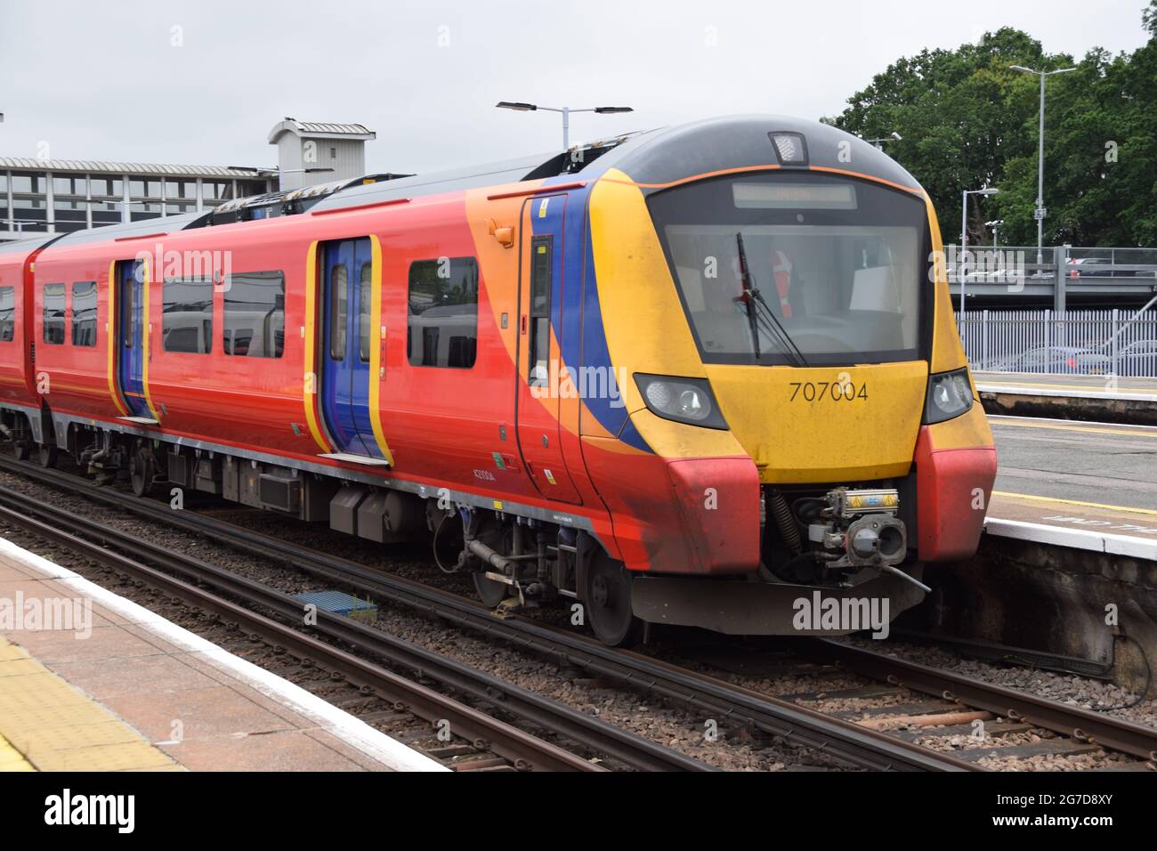 12/07/2021 Orpington Station UK South Eastern Trains trainieren derzeit Fahrer und machen das Personal mit der britischen Rail Class 707 Desiro Cit vertraut Stockfoto