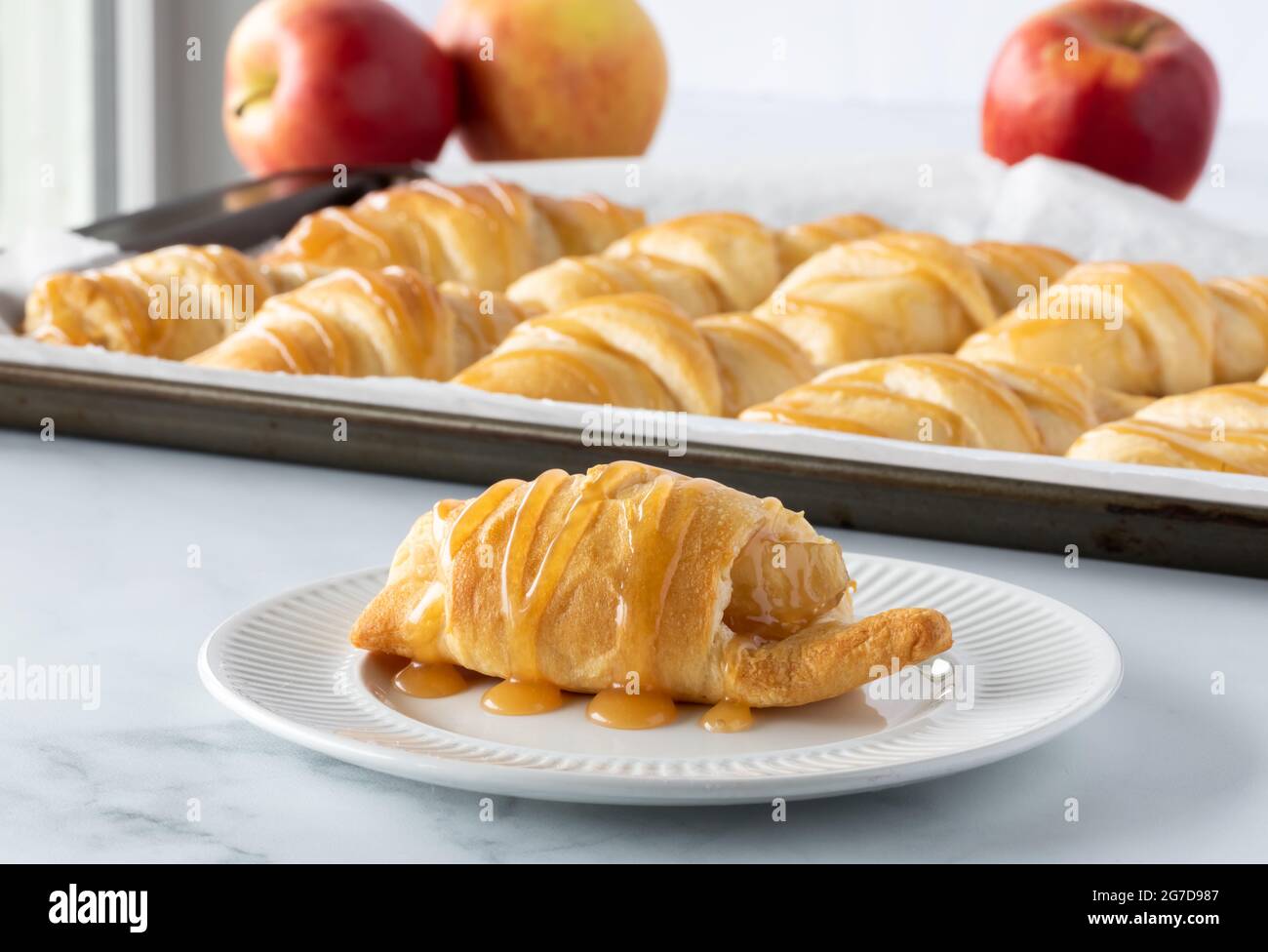 Hausgemachte pizza mit halbmondrollen