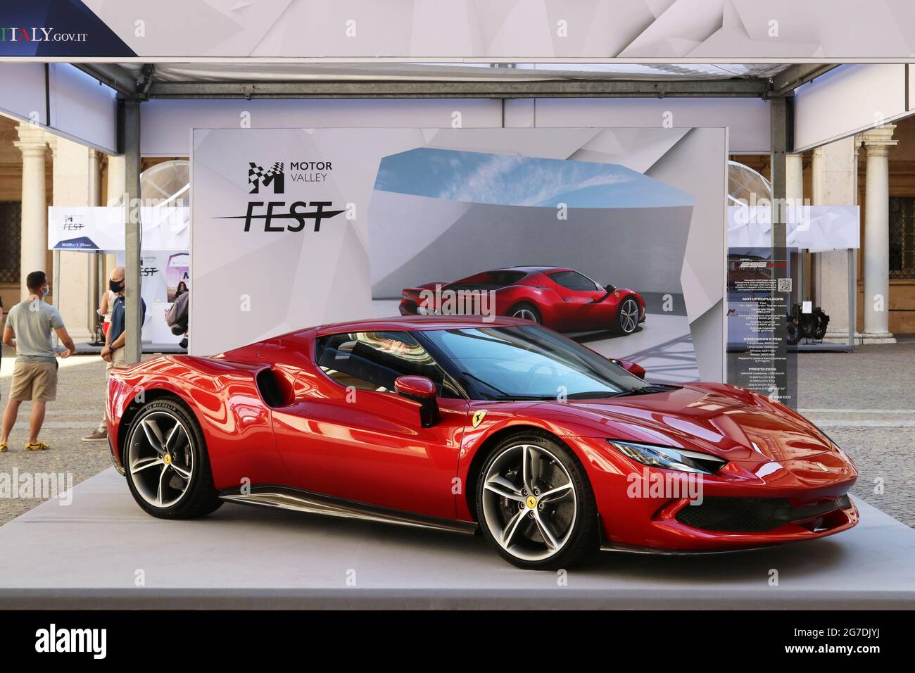 Modena, Italien, 1. Juli 2021 - Ferrari 296 GTB in einer Motor Valley Messe, öffentliche Ausstellung Stockfoto