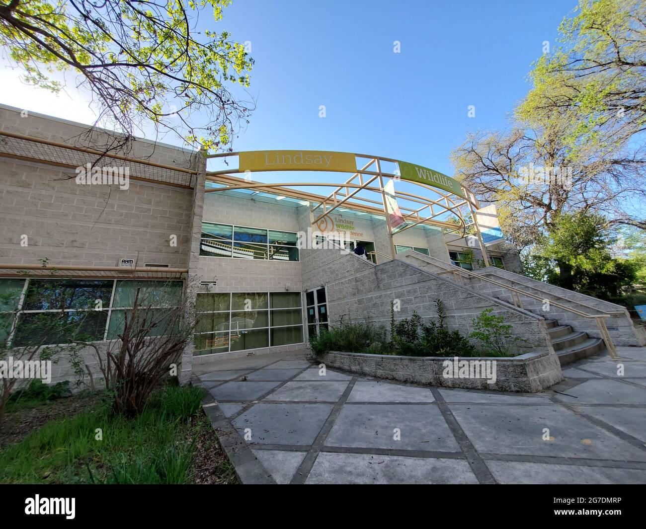 Seitenansicht des Eingangs zum Lindsay Wildlife Experience Museum in Walnut Creek, Kalifornien, 30. März 2021. () Stockfoto