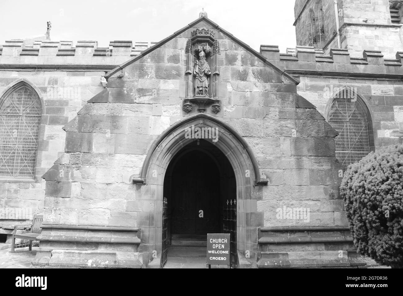 Hawarden ist ein kleines Dorf und eine Gemeinde in der Grafschaft Flintshire Wales, bekannt für seine Burg und Bibliothek Stockfoto