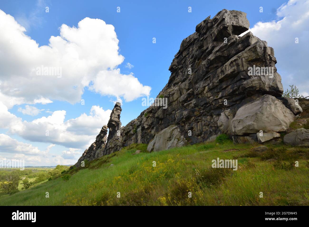 Riesige Steinformationen namens Develsbridge mitten in deutschland, Nationalpark harz Stockfoto