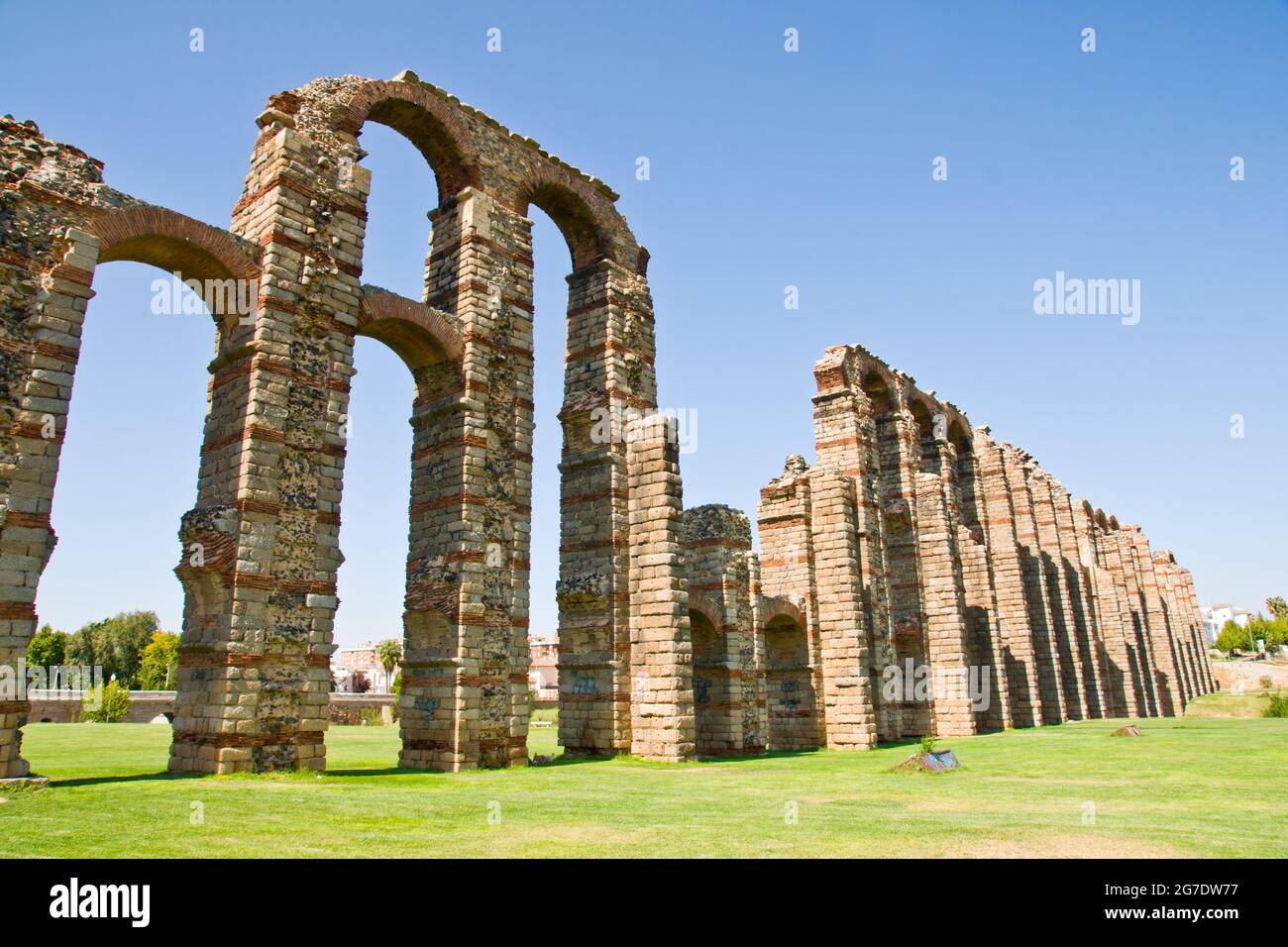 Faszinierender Blick auf das Aquädukt der Wunder in Merida, Spanien Stockfoto