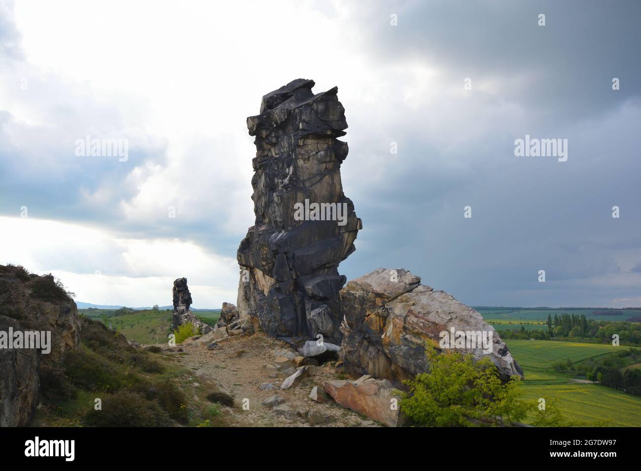 Riesige Steinformationen namens Develsbridge mitten in deutschland, Nationalpark harz Stockfoto