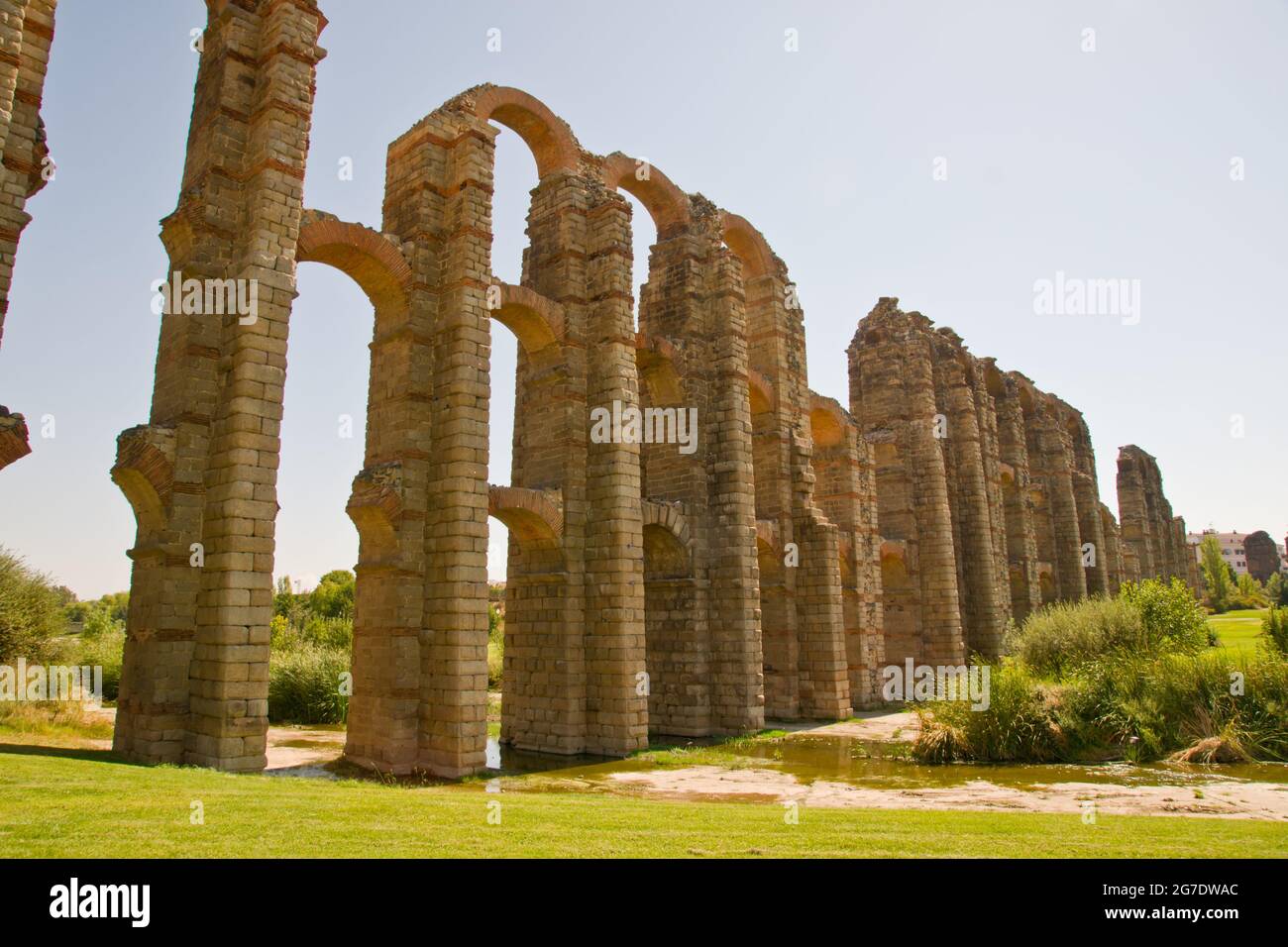 Faszinierender Blick auf das Aquädukt der Wunder in Merida, Spanien Stockfoto