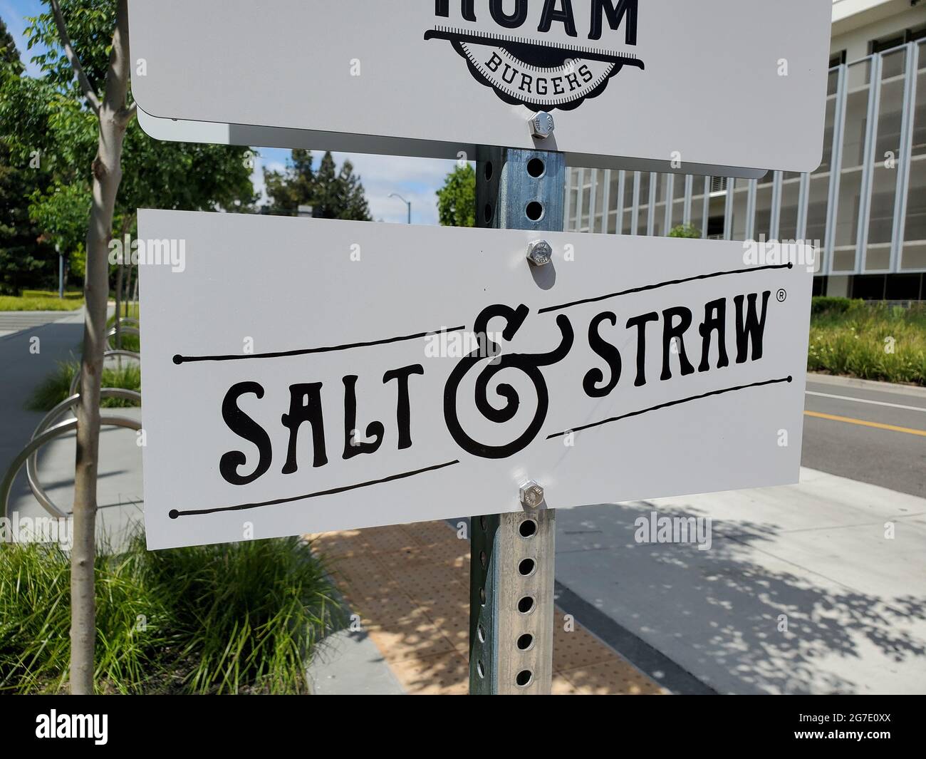Schild für Salt and Straw Eisdiele in San Ramon, Kalifornien, 23. Mai 2021. () Stockfoto