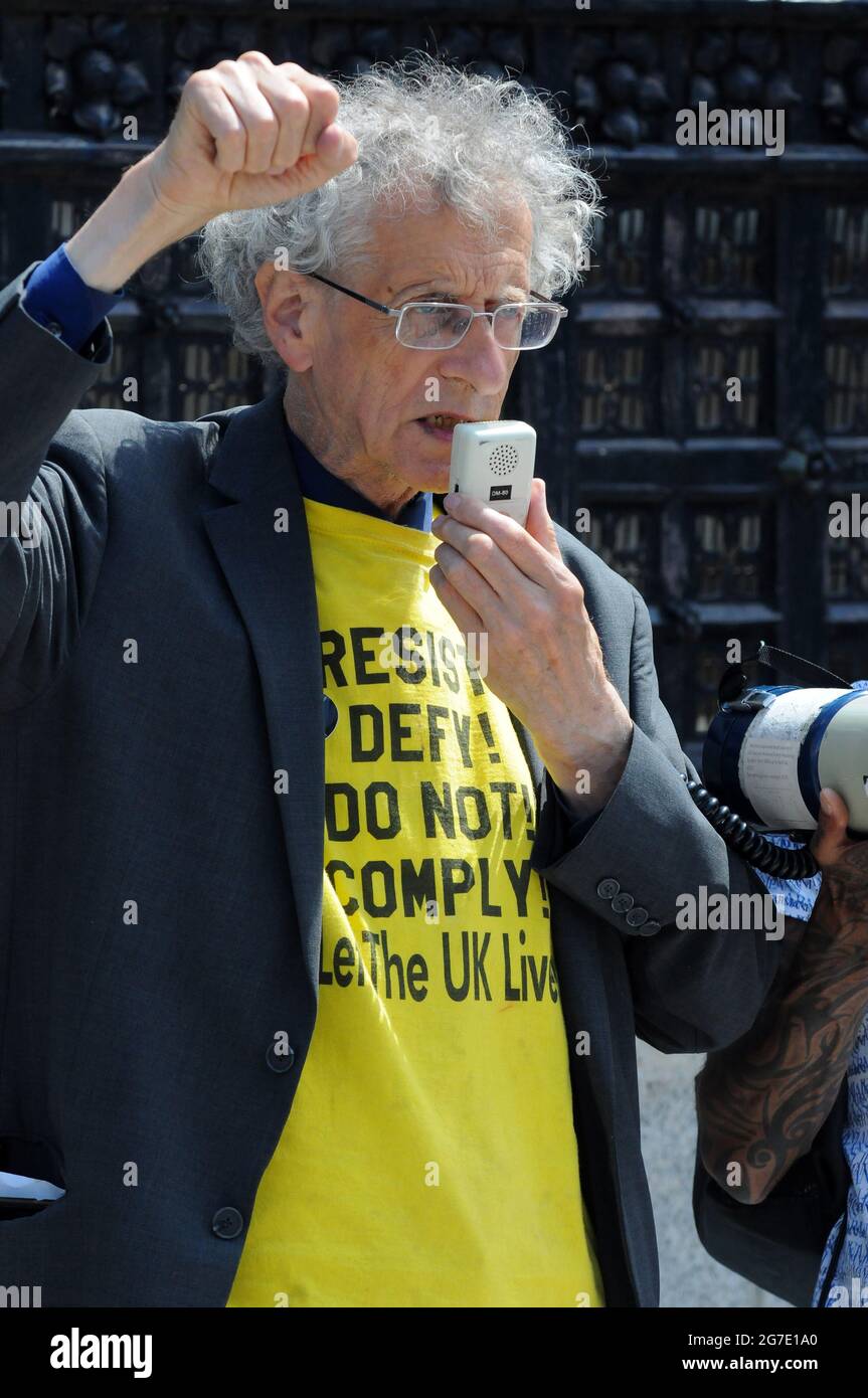 London, Großbritannien. Juli 2021. Anti-Impfprotest mit Piers Corbyn vor dem Parlament. Kredit: JOHNNY ARMSTEAD/Alamy Live Nachrichten Stockfoto