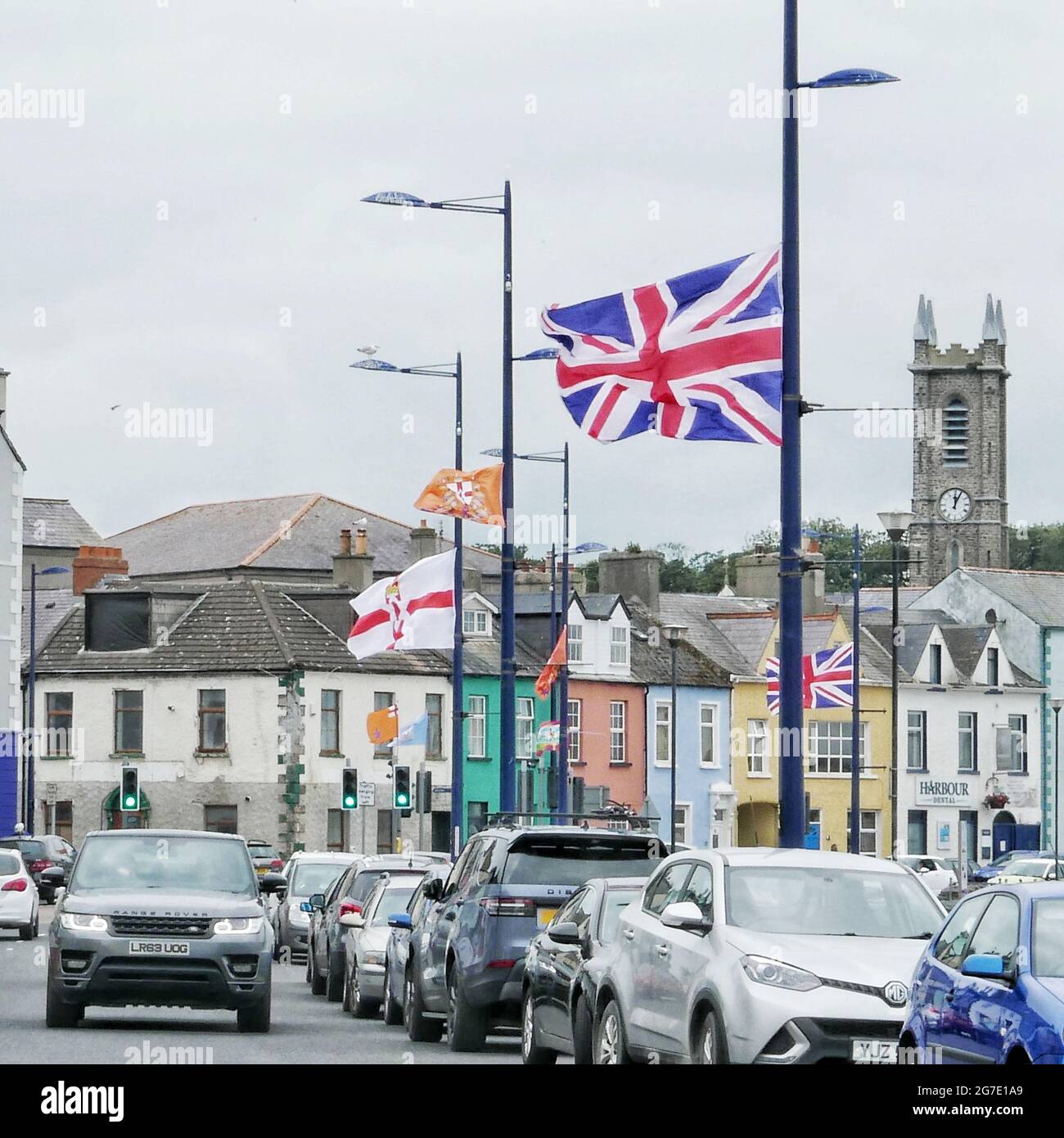 Flaggen fliegen bei Donaghadee Stockfoto