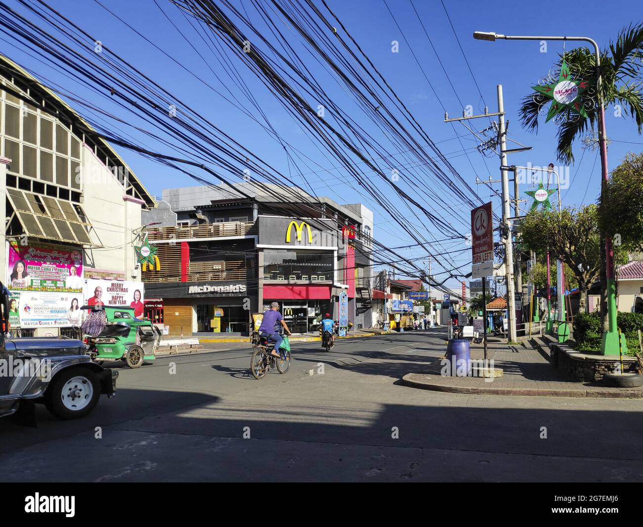 MUNICIPALITY OF SILANG, PHILIPPINES - 25. Nov 2020: Die einst belebten Straßen der Gemeinde Silang aufgrund der Covid-19-Beschränkungen im Land Stockfoto