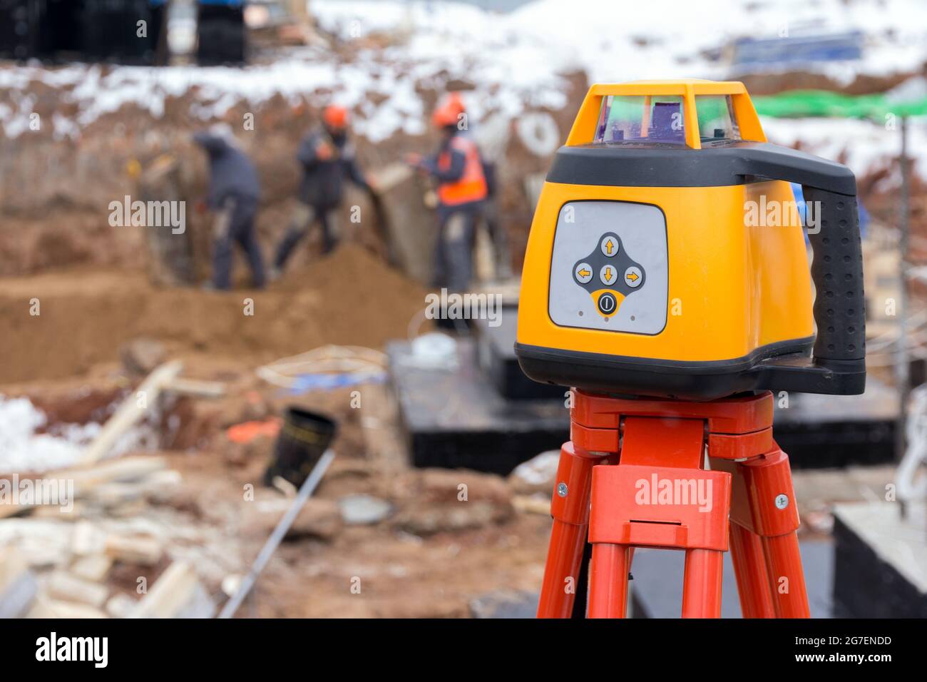 Laser-Entfernungsmesser auf einer Baustelle. Messwerkzeug auf einer  Baustelle. Präzise Messeinrichtungen auf der Baustelle Stockfotografie -  Alamy