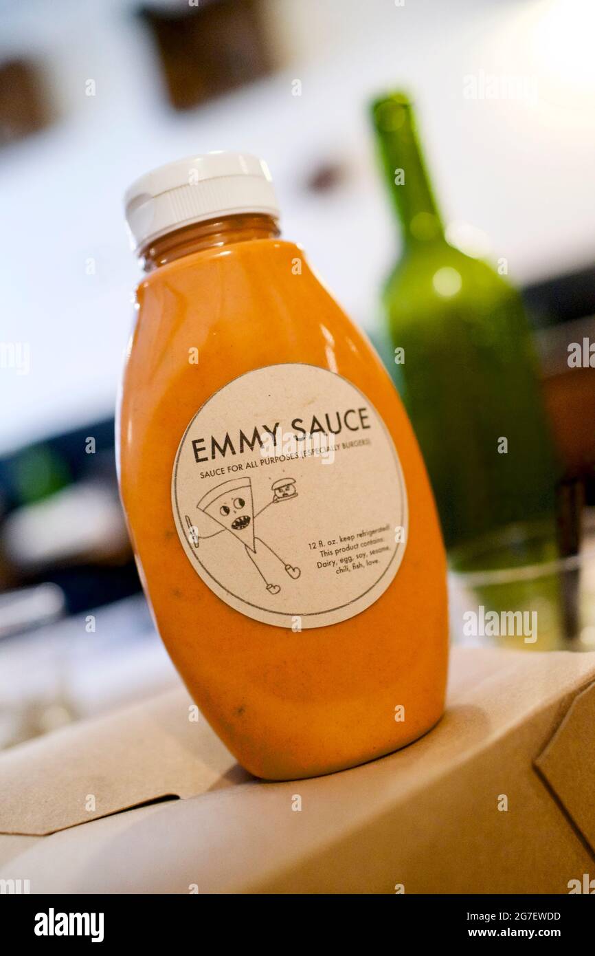 Emmy Sauce at Emily liebt Pizza-Restaurant in Brooklyn, New York, USA. Pizza and Burgers, beliebtes Restaurant in Brooklyn. Stockfoto