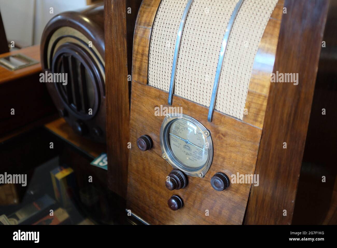 Wooden Radio (Milnes Sapphire) im Radio Workhop im Black Country Living Museum, Dezember 2019 Stockfoto