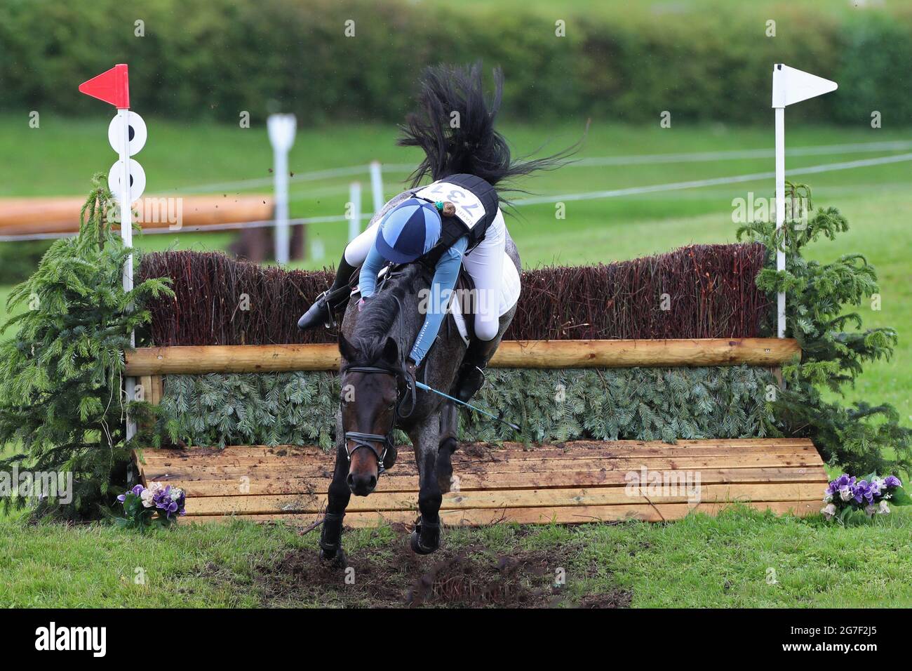 MARLBOROUGH, GROSSBRITANNIEN. JULI. Alexandra Horne reitet Burley Morse während der PT Sektion M Cross Country Veranstaltung im Barbury Castle International Horse Trials, Marlborough, Wiltshire, Großbritannien am Samstag, den 10. Juli 2021. (Kredit: Jon Bromley | MI News) Stockfoto