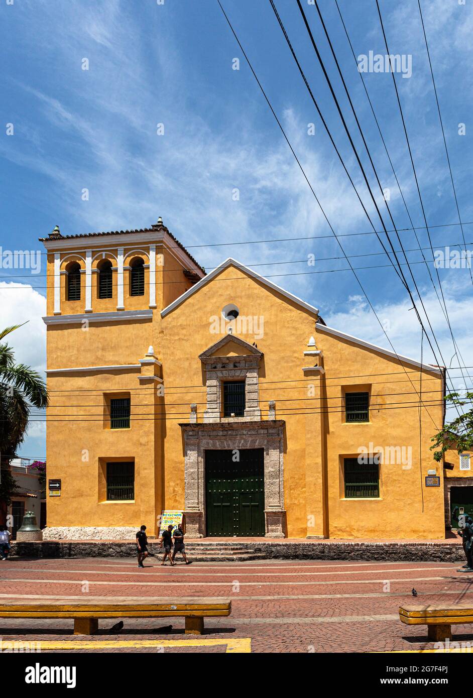 Iglesia y Plaza de la Trinidad, Barrio Getsemani, Cartagena de Indias, Kolumbien. Stockfoto