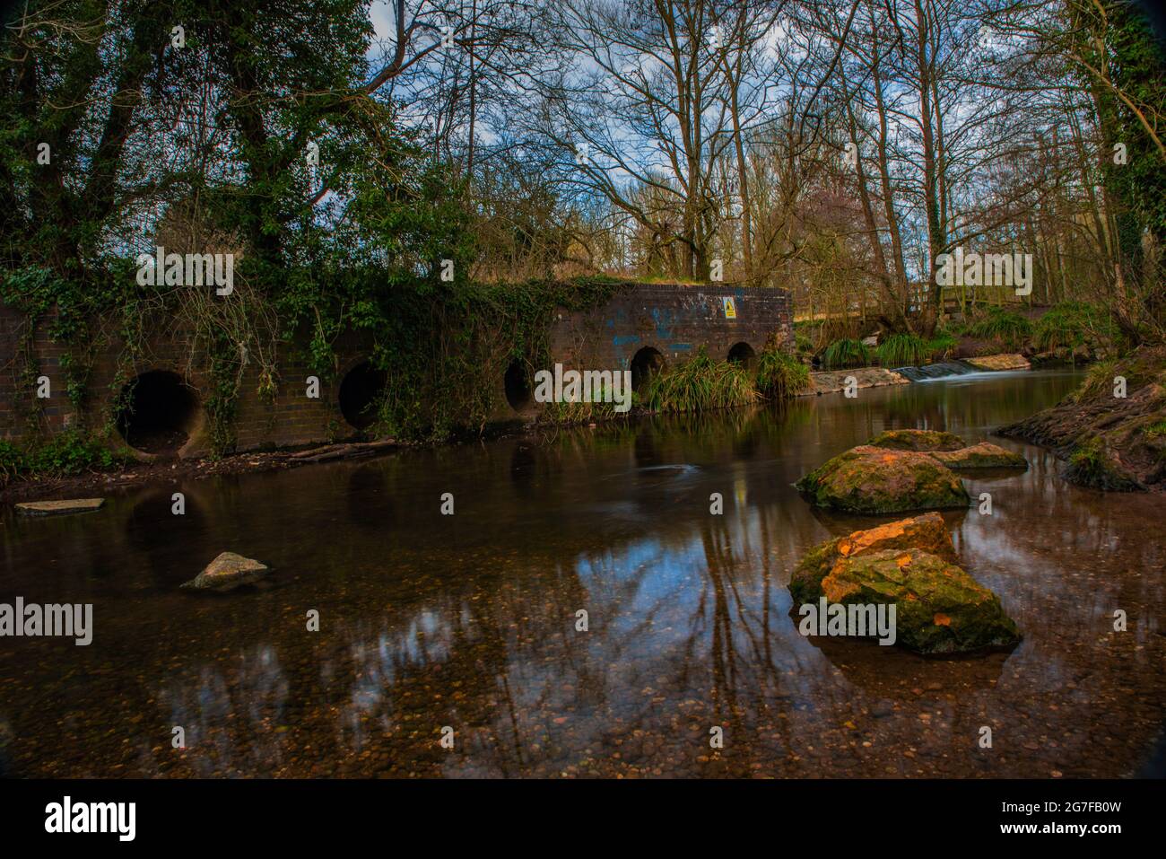 Fünf Tunnel, River Arrow, Arrow Valley Country Park, Redditch, Worcestershire Stockfoto