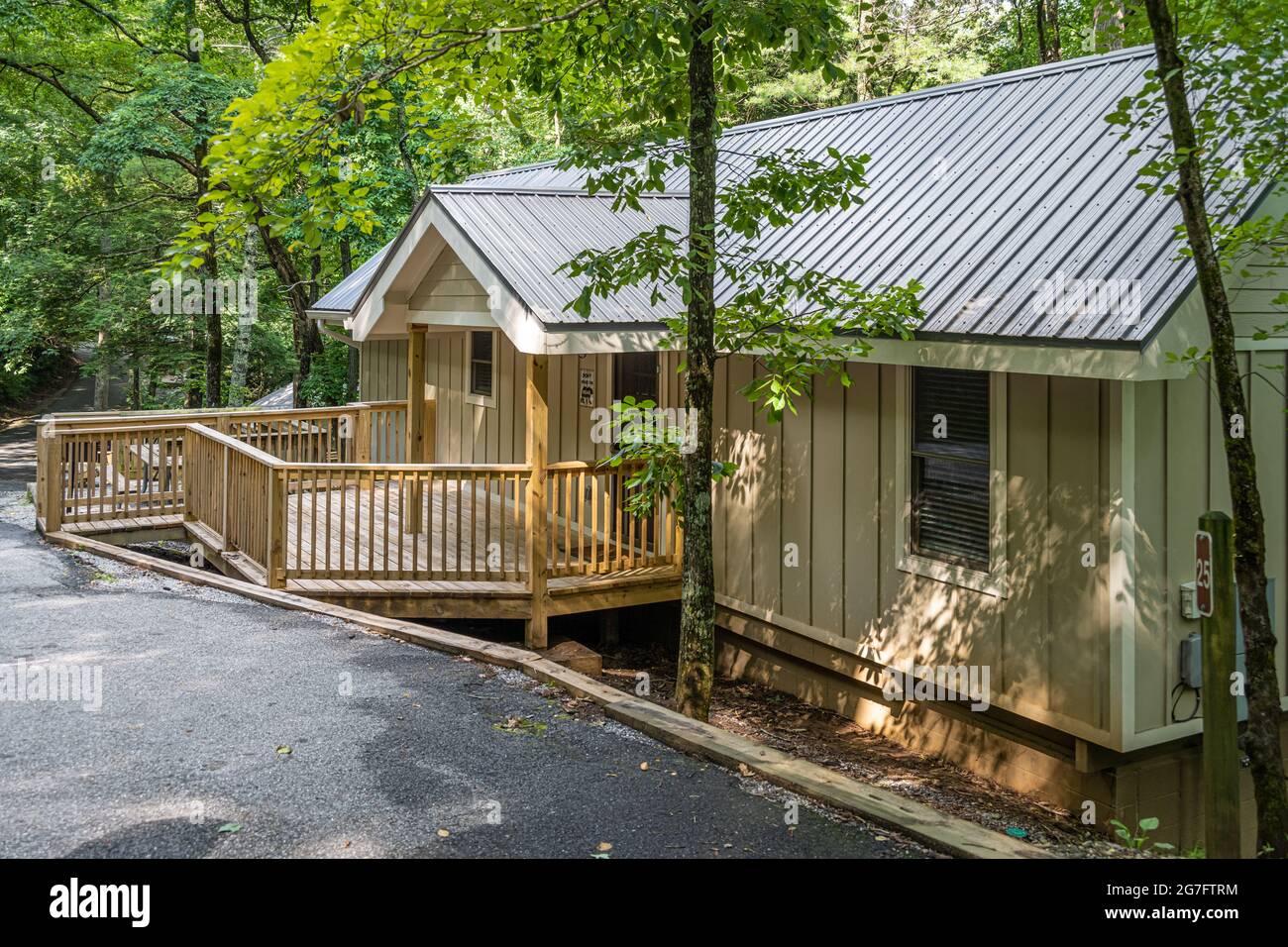 Ferienhaus am Hang am Vogel State Park in den North Georgia Mountains in der Nähe von Blairsville. (USA) Stockfoto
