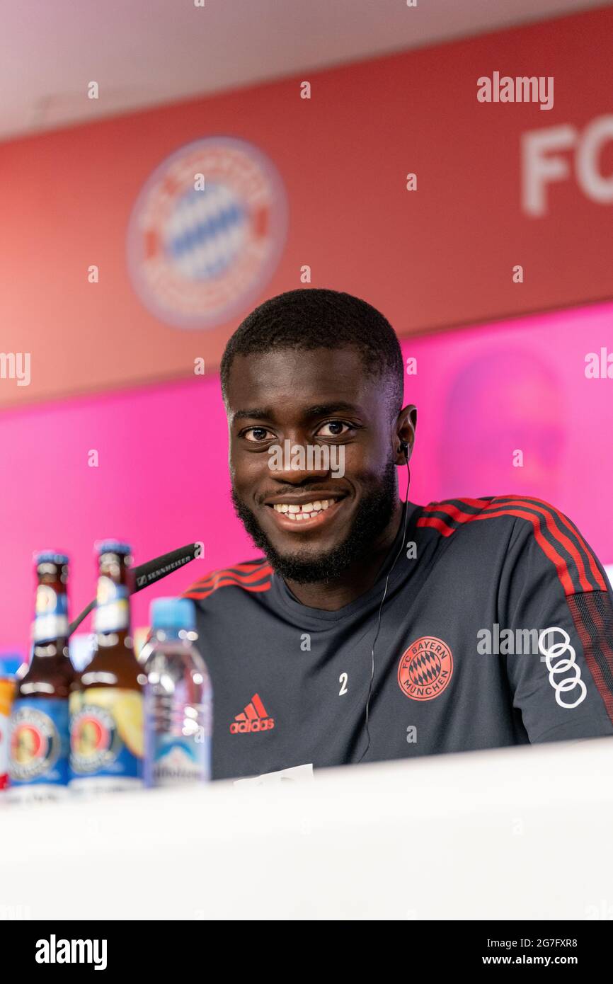 Dayot Upamecano, FC Bayern München bei einer Pressekonferenz am 13. Juli 2021 in der Vereinszentrale in München Stockfoto