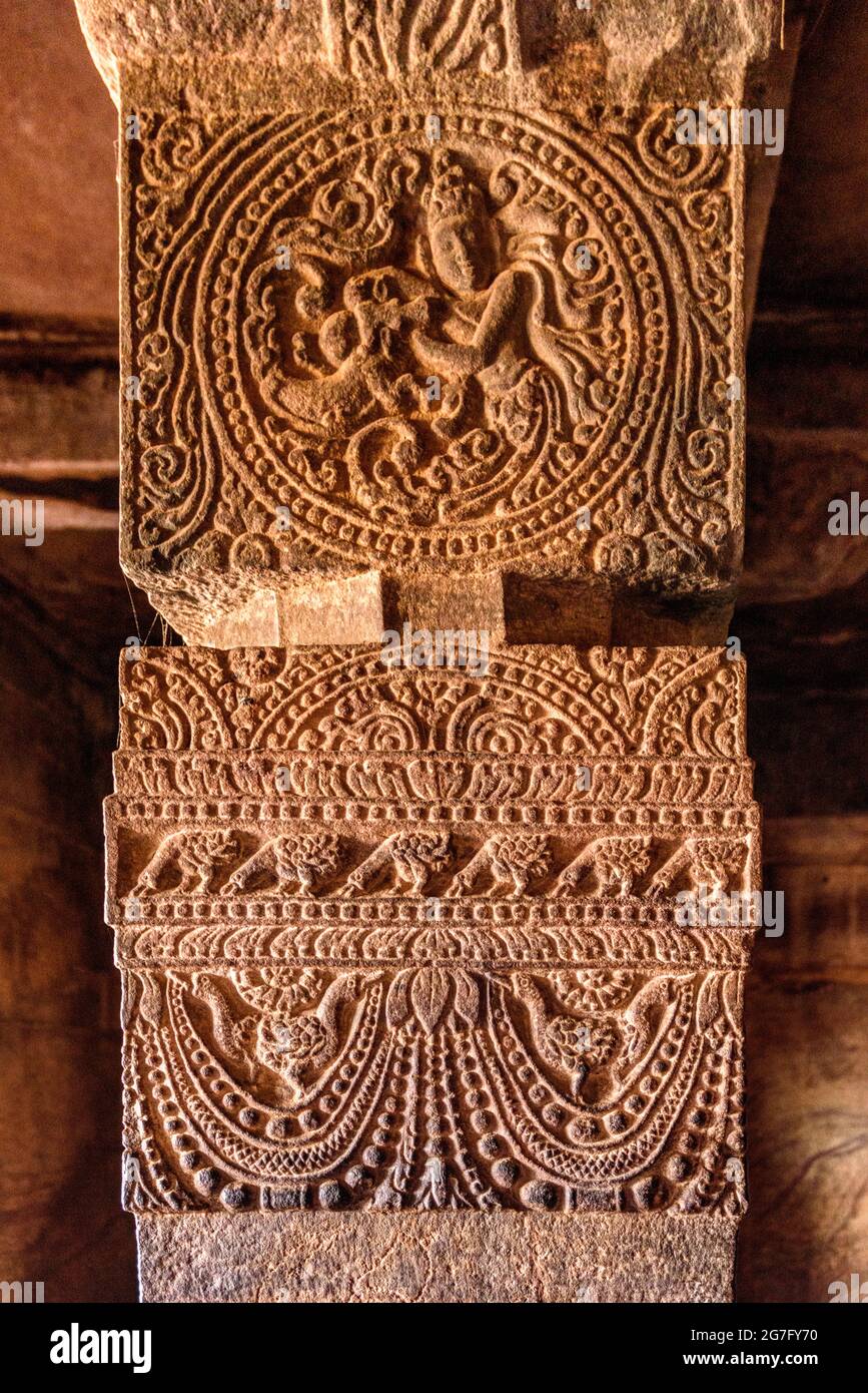 Badami Cave Temples, Karnataka. Es ist unesco-Weltkulturerbe und Ort der erstaunlichen chalukya Dynastie Sotne Kunst Stockfoto