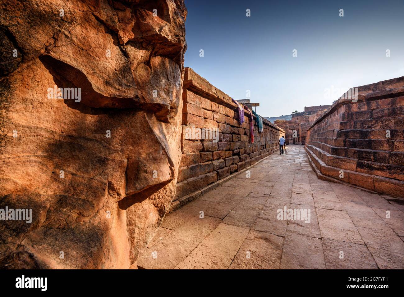 Badami Cave Temples, Karnataka. Es ist unesco-Weltkulturerbe und Ort der erstaunlichen chalukya Dynastie Sotne Kunst Stockfoto