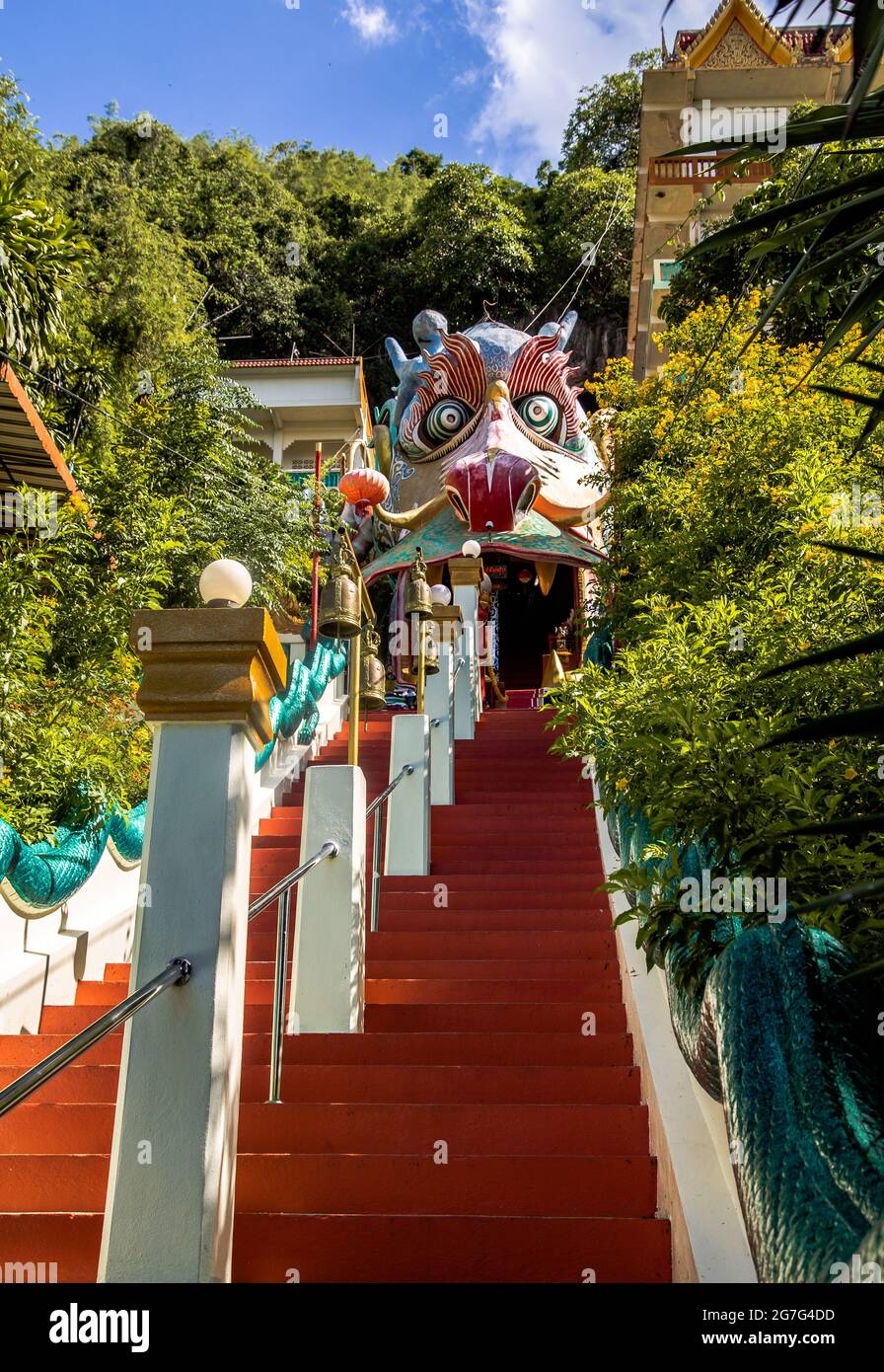 Wat Ban Tham Tempel und Höhle in Kanchanaburi, Thailand Stockfoto