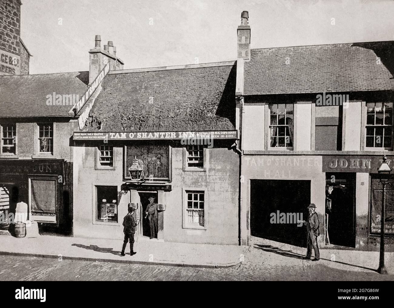 Eine Ansicht des Tam O'Shanter Inn aus dem späten 19. Jahrhundert in Ayr, Schottland. Das attraktive reetgedeckte Gebäude ist seit fast 250 Jahren ein Pub (abgesehen von einem Zauber in den 50er Jahren als Museum für Burns und Tam O'Shanter). In Burns epischem Gedicht gilt der Pub als Ausgangspunkt für Tam O'Shanters betrunkene Reise. Stockfoto