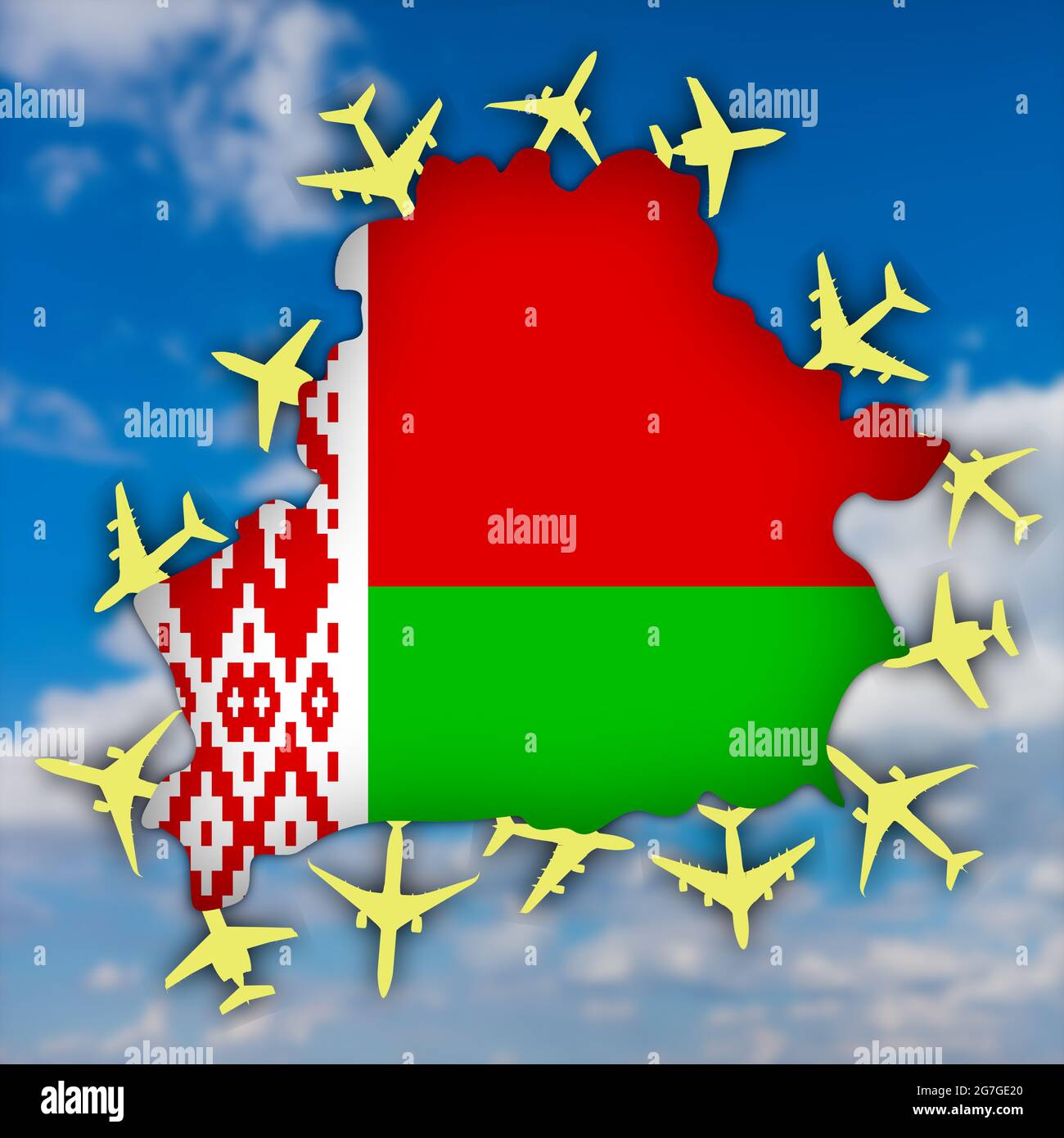 Die Konturkarte und die Flagge Weißrussland, umgeben von den gelben Ebenen auf dem Hintergrund des Himmels. Stockfoto