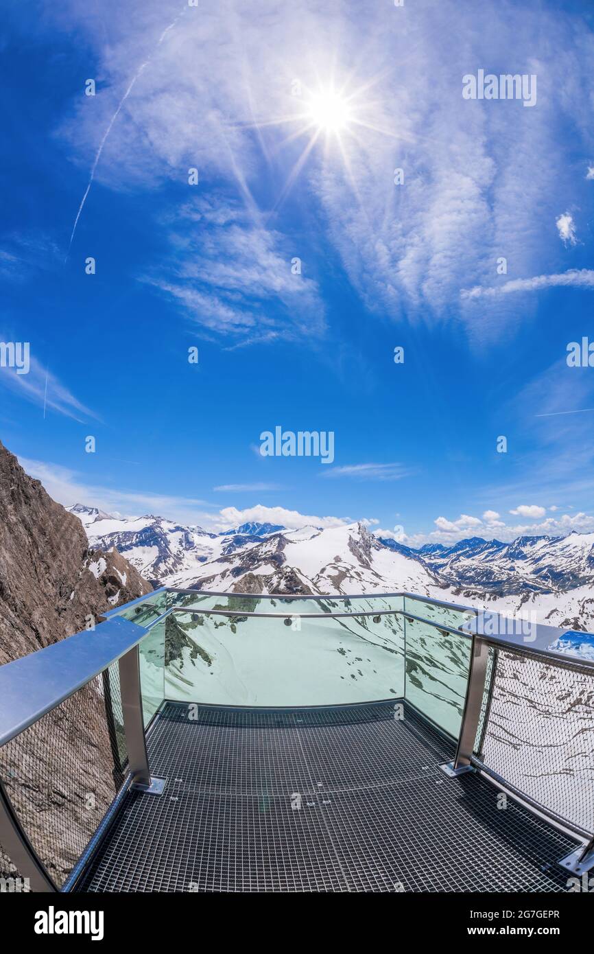 Kitzsteinhorn Gletscherblick gegen blauen Himmel im Kaprun- Zell am See Gebiet, Region Salzburg, Österreichische Alpen, Österreich Stockfoto