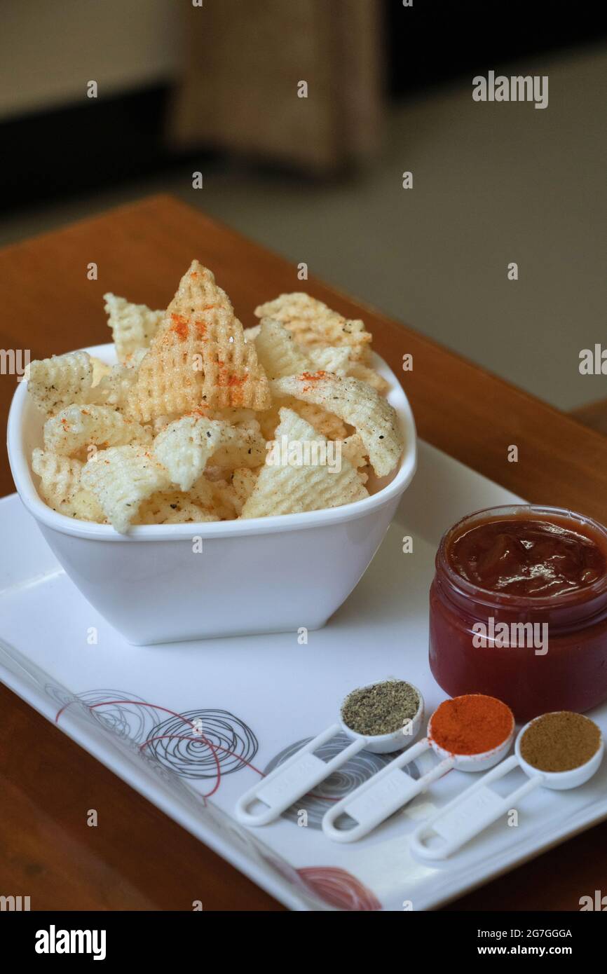Food Photography of Snack, Triangle Chips, Ahmednagar, Maharashtra, Indien Stockfoto