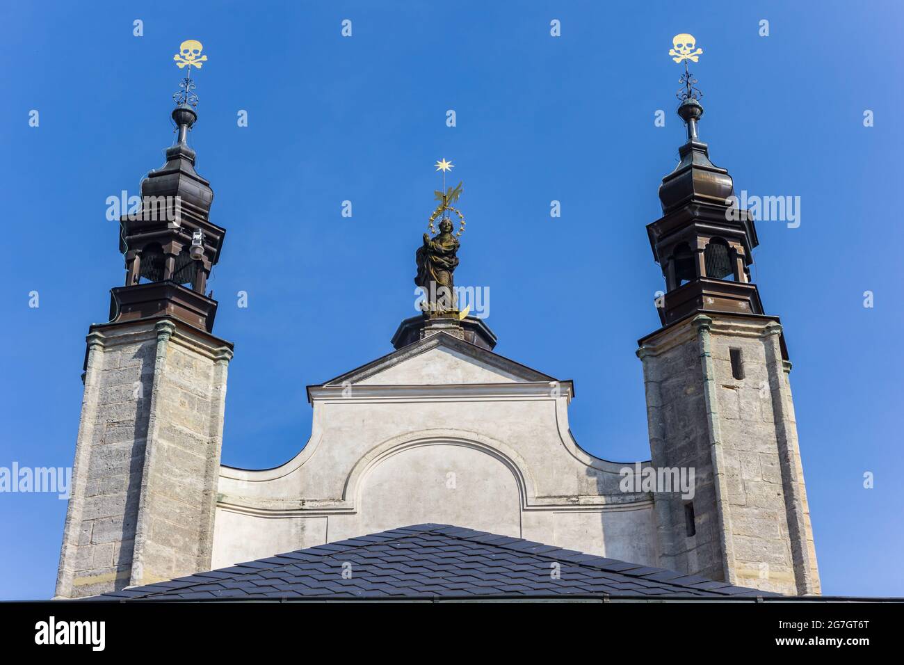 Türme der Sedlec-Beinhaus-Kirche in Kutna Hora, Tschechische Republik Stockfoto