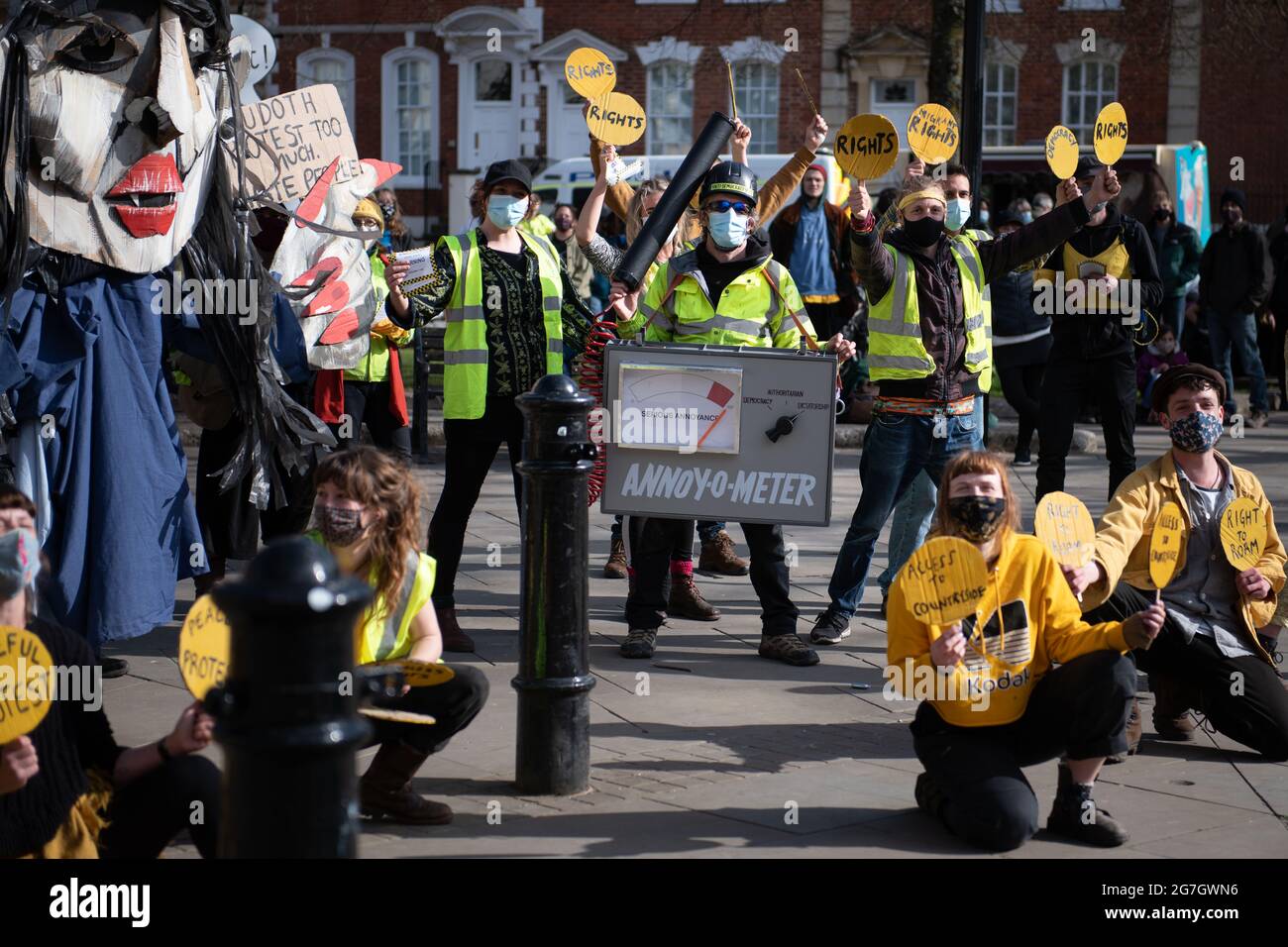 Bristol, Großbritannien. April 2021. Der 5. Protest von Bristol „Kill the Bill“ beginnt am College Green erneut mit Percussion-Bands und Musik. Stockfoto