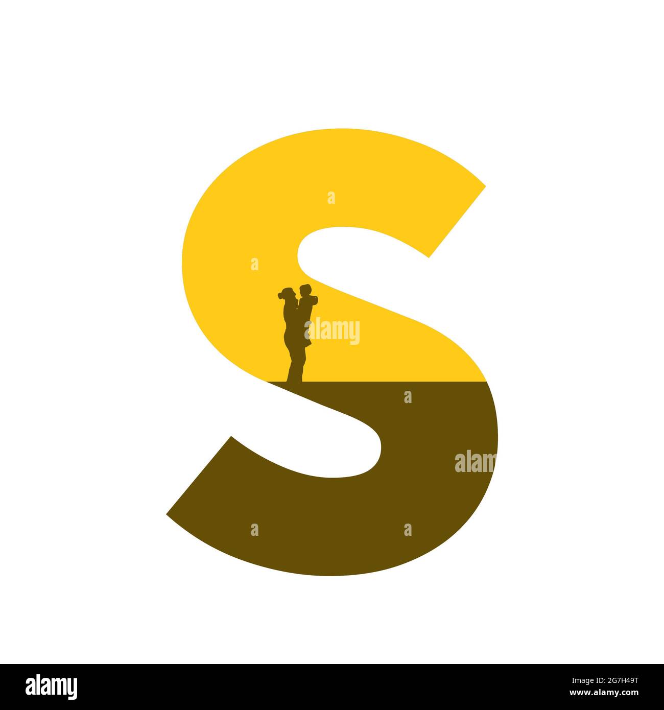 Buchstabe S des Alphabets mit einer Silhouette der Mutter mit Kind auf dem Arm, in der Farbe ocker und braun, isoliert auf weißem Hintergrund Stockfoto