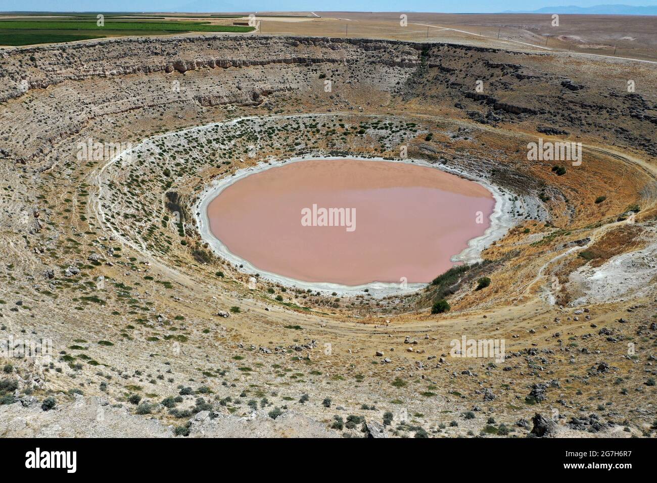 Meyil Obruk Lake liegt im Karapinar Bezirk von Konya. Die Tiefe des Sinkholes beträgt 104 Meter. Stockfoto