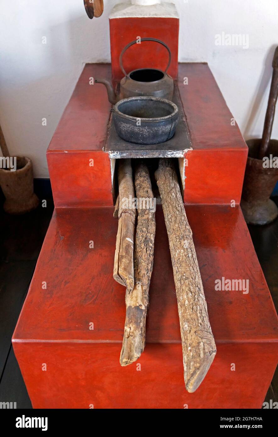 Alte Töpfe auf Holzofen, Diamantina, Brasilien Stockfoto