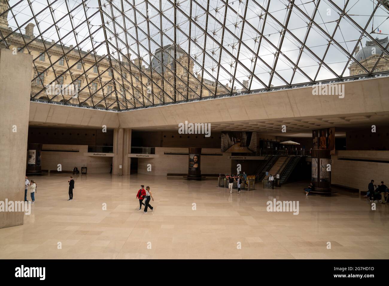 Louvre Museum, das größte Kunstmuseum der Welt und ein historisches Monument in Paris, Frankreich Stockfoto