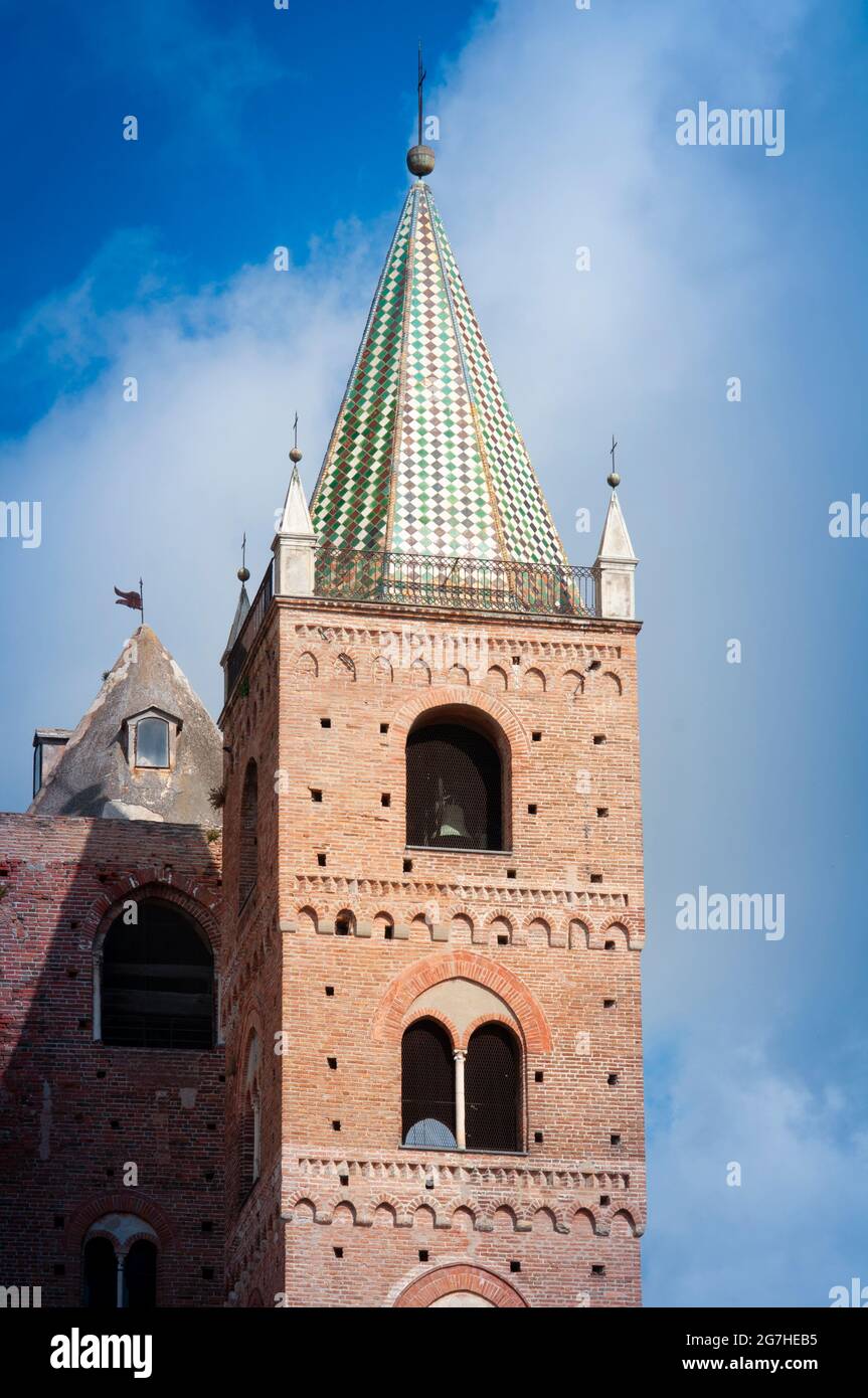 Italien, Ligurien, Albenga, Kathedrale San Michele Arcangelo, Belfried Stockfoto