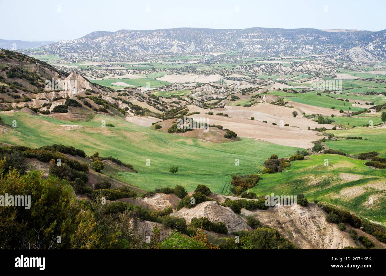 Blick auf vulkanische Felsformationen im Kula-Bezirk von Manisa Stockfoto