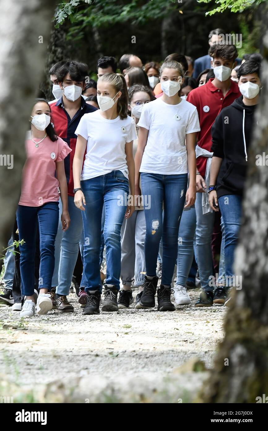 Madrid, Spanien. Juli 2021. Prinzessin Leonor von Spanien und Prinzessin Sofia von Spanien nehmen an der Veranstaltung '#Unarbolporeuropa' in Hayedo de Montejo Teil. (Foto: Atilano Garcia/SOPA Images/Sipa USA) Quelle: SIPA USA/Alamy Live News Stockfoto