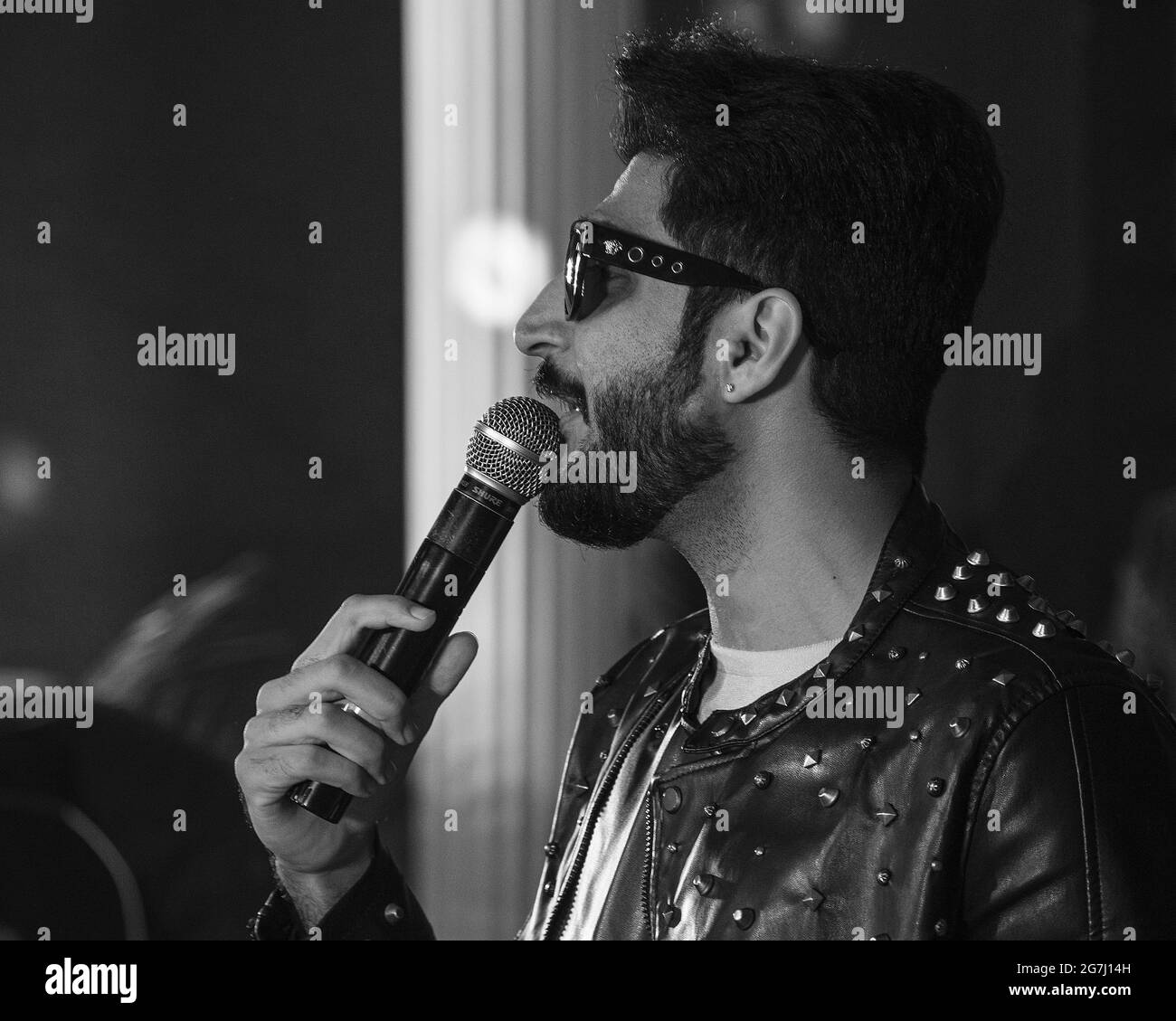 JHANG PUNJAB PAKISTAN, PAKISTAN - 25. Dezember 2016: Dieses Bild wurde während des Alumni-Abendessens 2016 im Chenab College Jhang aufgenommen. Bilal Saeed ist berühmt Stockfoto