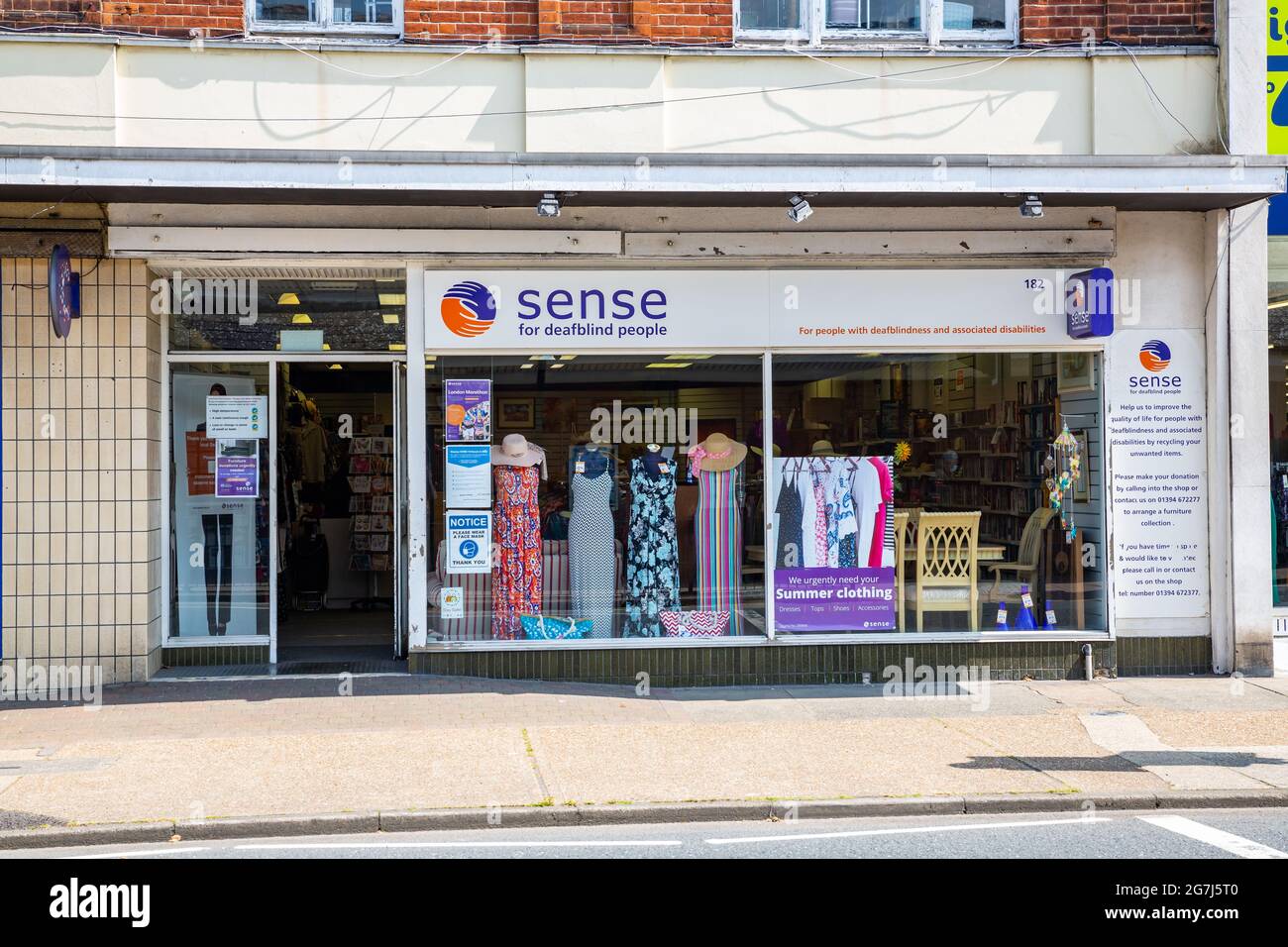 Felixstowe Suffolk UK Juni 03 2021: Außenansicht des Sense Charity Shops im Stadtzentrum von Felixstowe Stockfoto