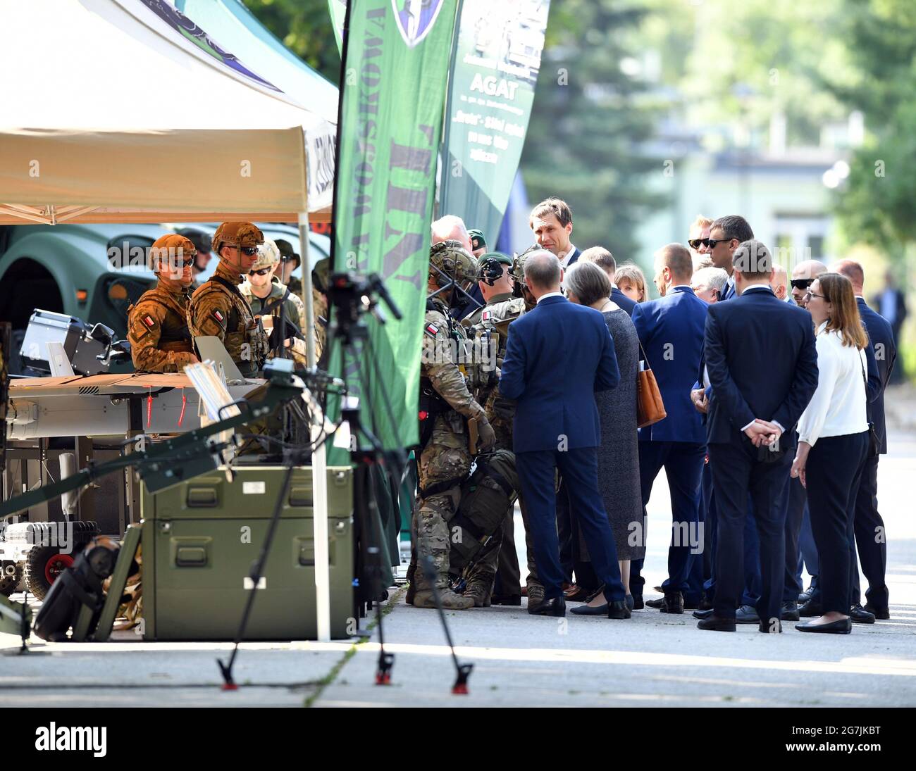 Krakau, Polen. Juli 2021. Der Präsident Polens und Litauens inspiziert die Ausrüstung der Soldaten in den Spezialeinheiten. (Foto von Alex Bona/SOPA Images/Sipa USA) Quelle: SIPA USA/Alamy Live News Stockfoto