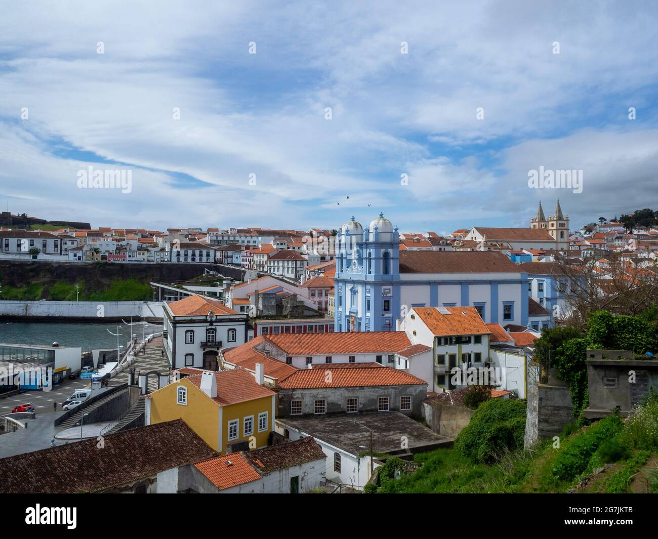 Angra do Heroismo Misericordia Kirche über den Dächern, Insel Terceira Stockfoto