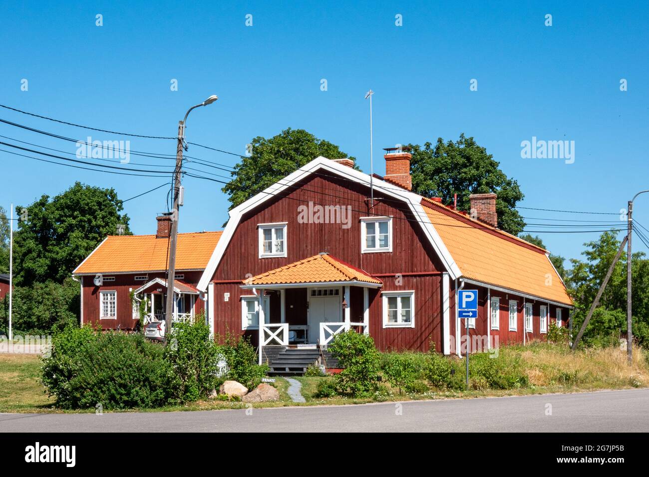 Altes Holzhaus in Strömfors oder Ruotsinpyhtää, Finnland Stockfoto