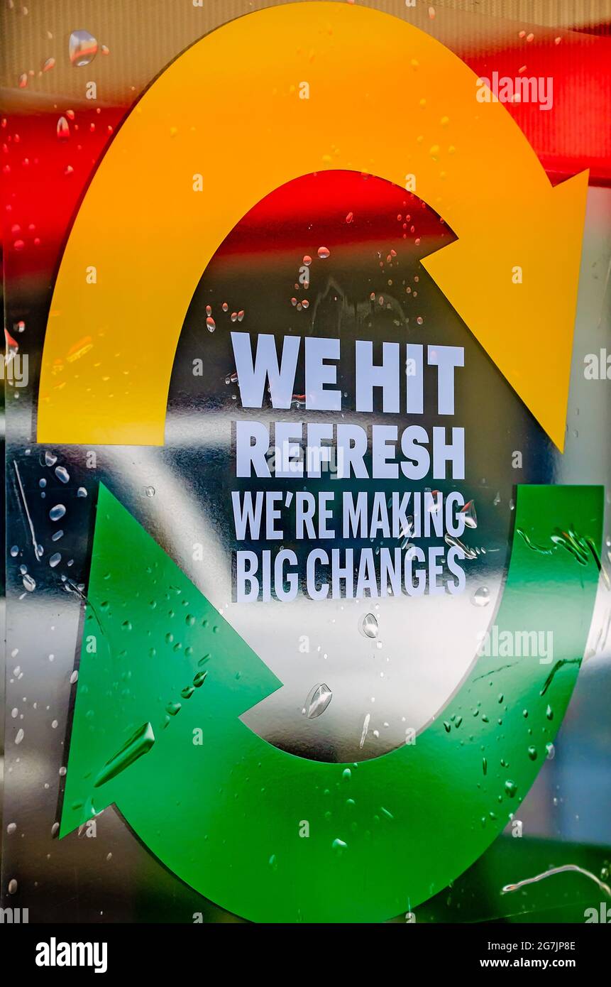 In einem Subway-Laden befindet sich die neue Beschilderung „Eat Fresh Refresh“, 13. Juli 2021, in Bayou La Batre, Alabama. Stockfoto