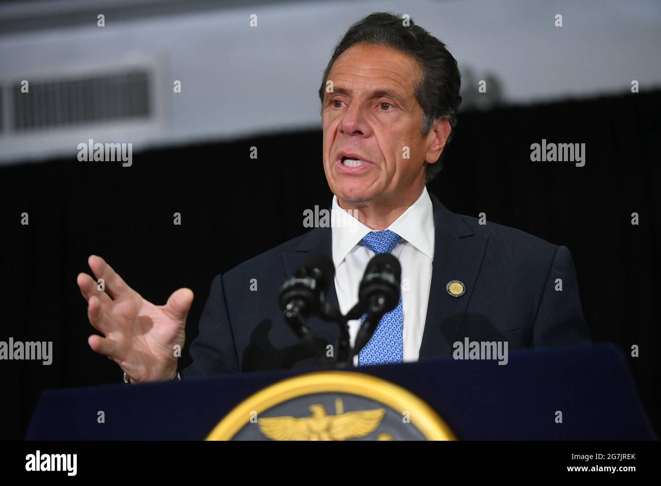 Gouverneur Andrew Cuomo hält am 14. Juli 2021 in New York eine Pressekonferenz in der Lenox Road Baptist Church ab. Gouverneur Cuomo traf sich mit einem gewählten Beamten Stockfoto