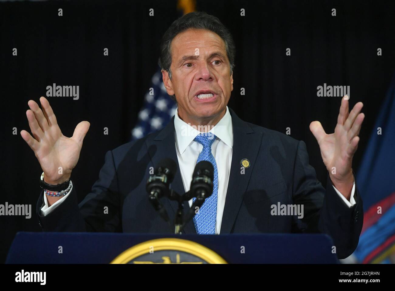 Gouverneur Andrew Cuomo hält am 14. Juli 2021 in New York eine Pressekonferenz in der Lenox Road Baptist Church ab. Gouverneur Cuomo traf sich mit einem gewählten Beamten Stockfoto