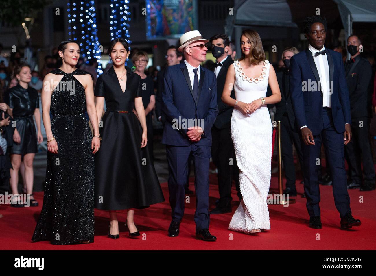 Cannes, Frankreich, 14. Juli 2021. Jehnny Beth, Lucie Zhang, Jacques Audiard, Noemie Merlant, Makita Samba bei der Premiere im 13. Bezirk in Paris im Rahmen der 74. Internationalen Filmfestspiele von Cannes am 14. Juli 2021 in Cannes, Frankreich. Foto von Aurore Marechal/ABACAPRESS.COM Stockfoto