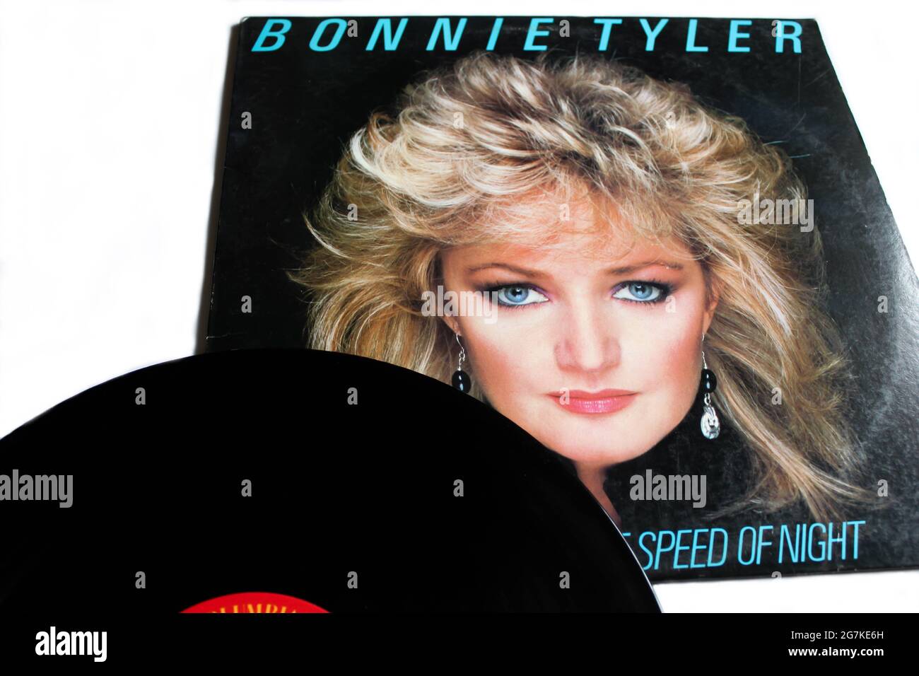 Rockkünstlerin, Bonnie Tyler-Musikalbum auf Vinyl-Schallplatte. Titel: Schneller als das Speed of Night Album Cover Stockfoto
