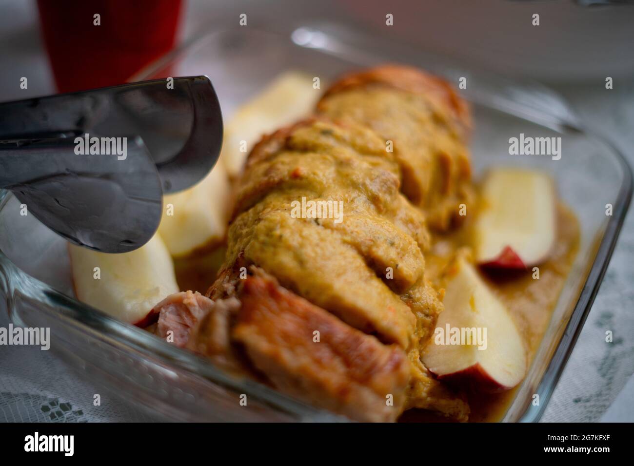 CENA, COMIDA NAVIDEÑA, ARROZ Y LECHÓN. CERDO. Stockfoto