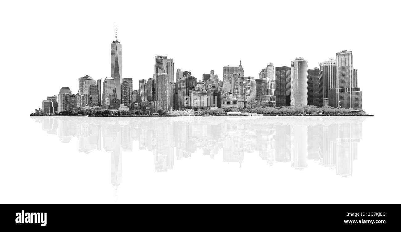 Schwarz-weißes Skyline-Panorama der Innenstadt von Financial District und Lower Manhattan in New York City, USA. Isoliert auf Hintergrund mit Reflexion Stockfoto