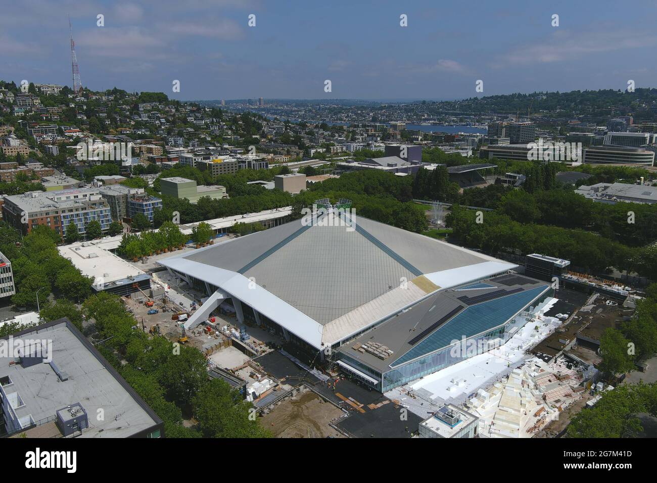Eine Luftaufnahme der Climate Pledge Arena Renovierung, Mittwoch, 14. Juli 2021, in Seattle. Der Veranstaltungsort wird das Zuhause des NHL Expansion Team Seat sein Stockfoto